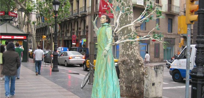 LasRamblas-street-performer