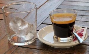 café con hielo