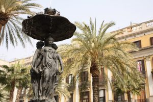 fountain placa reial