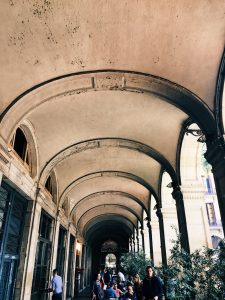 spanish arches placa reial