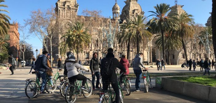 Group in boulevard